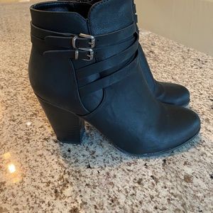 Super cute boots.